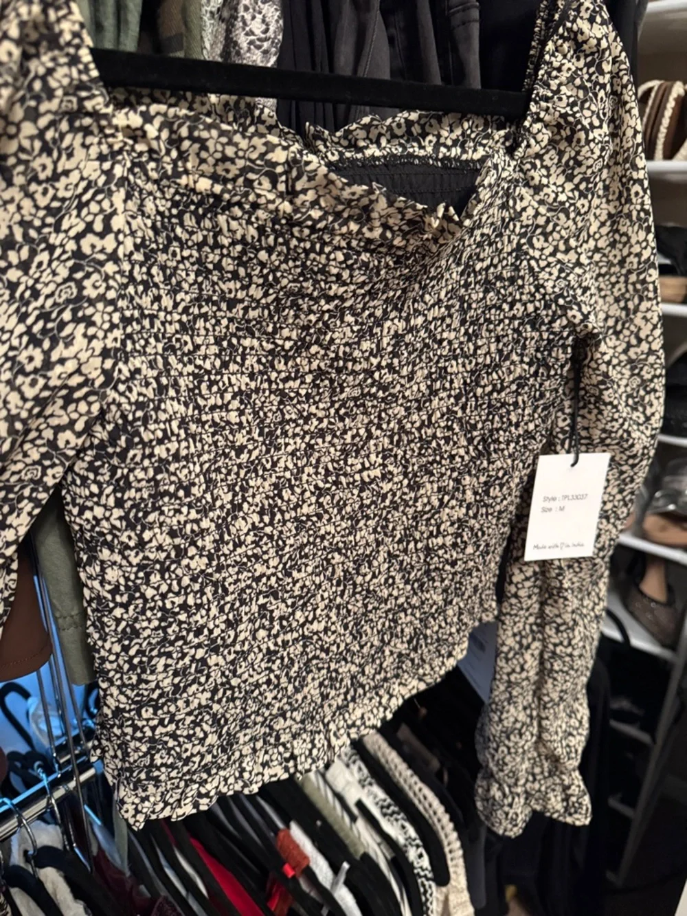 Japna Black & Cream Floral Square-Neck Puff Sleeve Crop Top - Picture 2 of 5